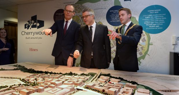 At the launch of the Cherrywood Development, Minister Simon Coveney TD, Brian Moran, Senior Managing Director with Hines Ireland and An Cathaoirleach of Dún Laoghaire-Rathdown County Council, Cllr. Cormac Devlin viewing a model of the overall plan for Cherrywood